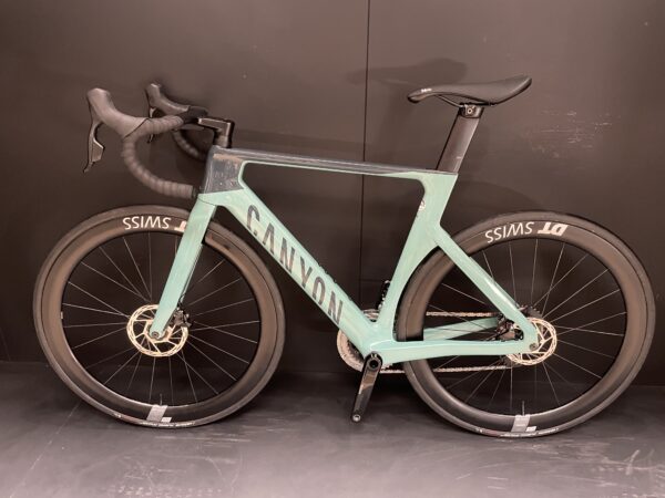 Canyon Aeroad CF SLX 7 AXS Carbon Disc Road Bike 2023 - Medium - Image 14