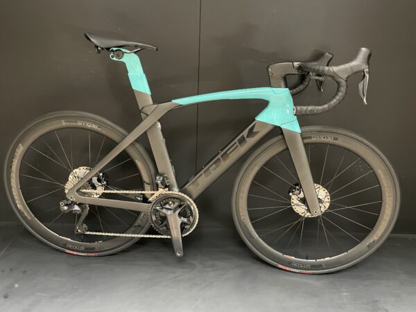 Trek Madone SLR 6 Women's Ultegra Di2 Carbon Disc Road Bike 2019 - 54 cm - Upgraded