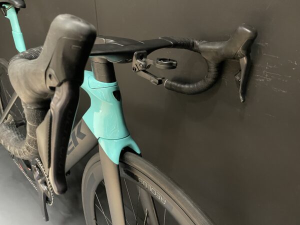 Trek Madone SLR 6 Women's Ultegra Di2 Carbon Disc Road Bike 2019 - 54 cm - Upgraded - Image 3