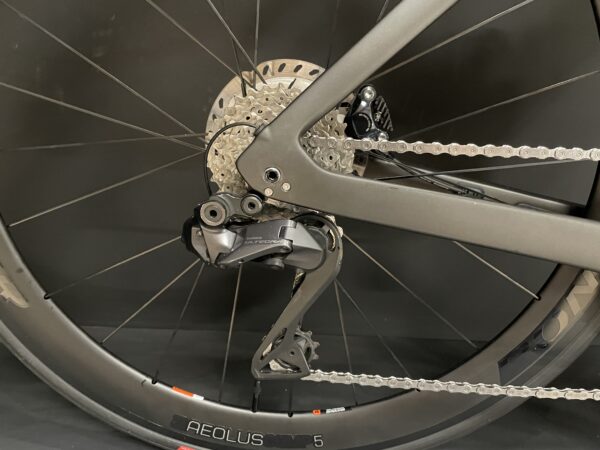 Trek Madone SLR 6 Women's Ultegra Di2 Carbon Disc Road Bike 2019 - 54 cm - Upgraded - Image 8
