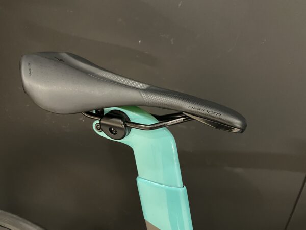 Trek Madone SLR 6 Women's Ultegra Di2 Carbon Disc Road Bike 2019 - 54 cm - Upgraded - Image 11