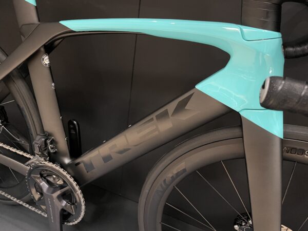 Trek Madone SLR 6 Women's Ultegra Di2 Carbon Disc Road Bike 2019 - 54 cm - Upgraded - Image 12