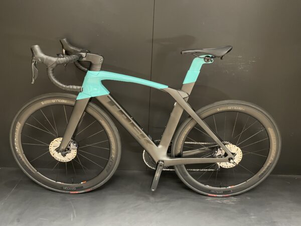 Trek Madone SLR 6 Women's Ultegra Di2 Carbon Disc Road Bike 2019 - 54 cm - Upgraded - Image 15