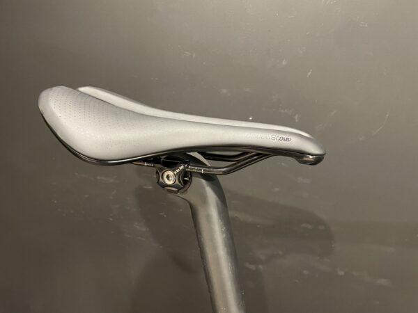 Trek Emonda SL6 Pro 105 Di2 Carbon Disc Road Bike 2023 - 58cm - Image 10