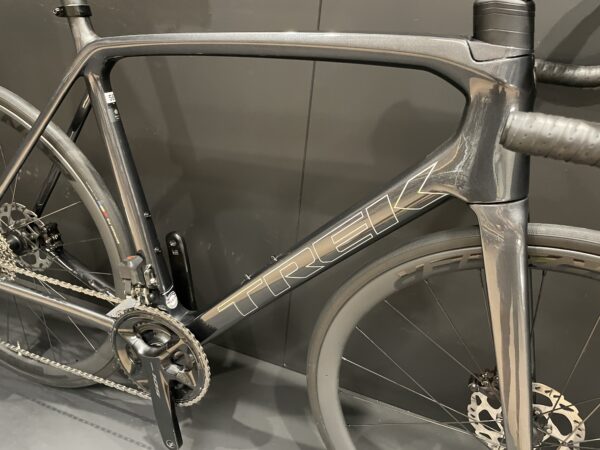 Trek Emonda SL6 Pro 105 Di2 Carbon Disc Road Bike 2023 - 58cm - Image 12