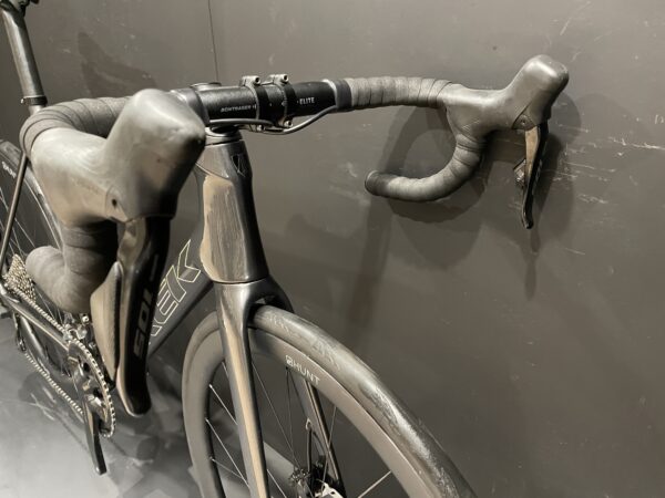 Trek Emonda SL6 Pro 105 Di2 Carbon Disc Road Bike 2023 - 58cm - Image 3