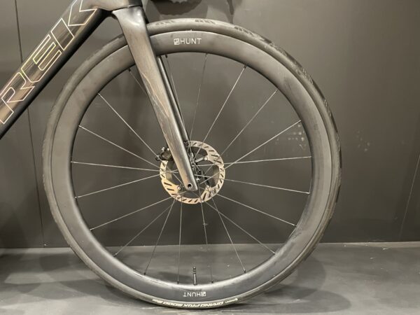 Trek Emonda SL6 Pro 105 Di2 Carbon Disc Road Bike 2023 - 58cm - Image 4