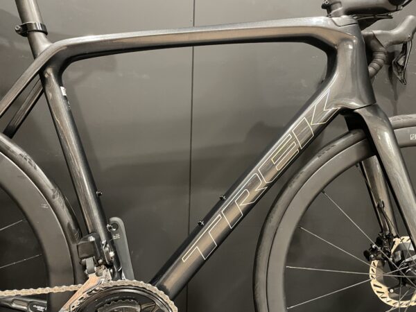 Trek Emonda SL6 Pro 105 Di2 Carbon Disc Road Bike 2023 - 58cm - Image 6
