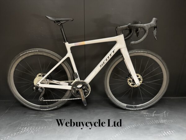 Scott Addict 30 105 Di2 Carbon Disc Road Bike 2025 - Small