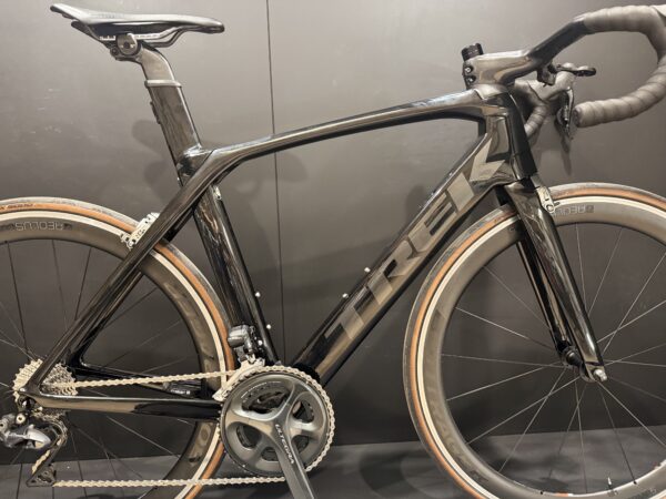 Trek Madone SL6 Project One Di2 Carbon Rim Brake Road Bike - 56cm - 2019 - Image 10