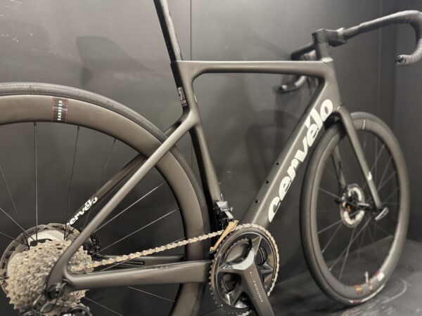Cervelo Caledonia 5 Ultegra Di2 Carbon Disc Road Bike 2022 - 54cm - Image 9