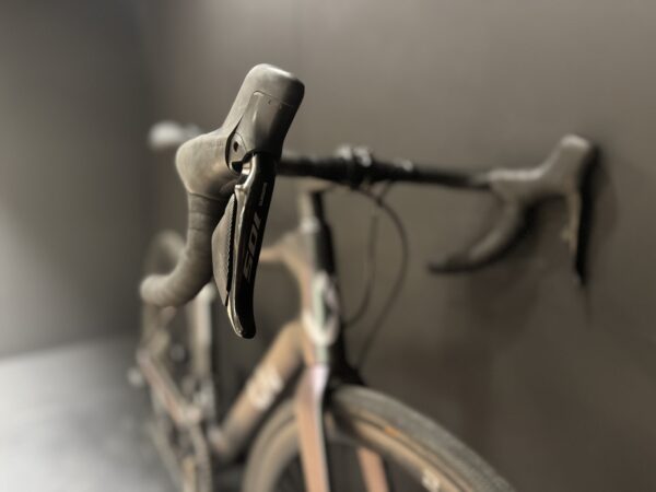 LIV Avail Advanced 1 105 Di2 Carbon Disc Road Bike 2023 - Medium - Image 2