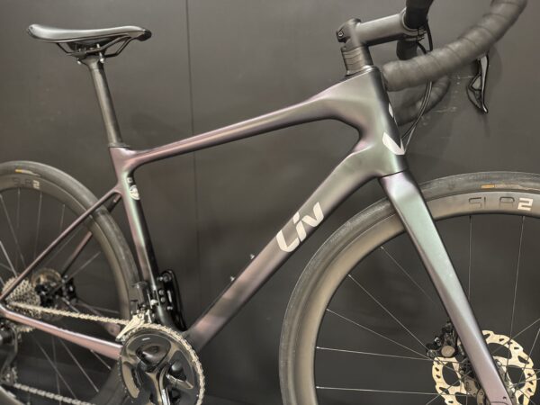 LIV Avail Advanced 1 105 Di2 Carbon Disc Road Bike 2023 - Medium - Image 11