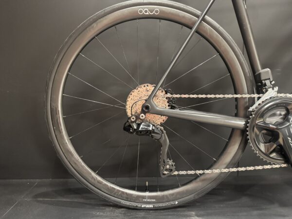 Orbea Orca M30 105 Di2 Carbon Disc Road Bike 2025 - 53cm - Image 5