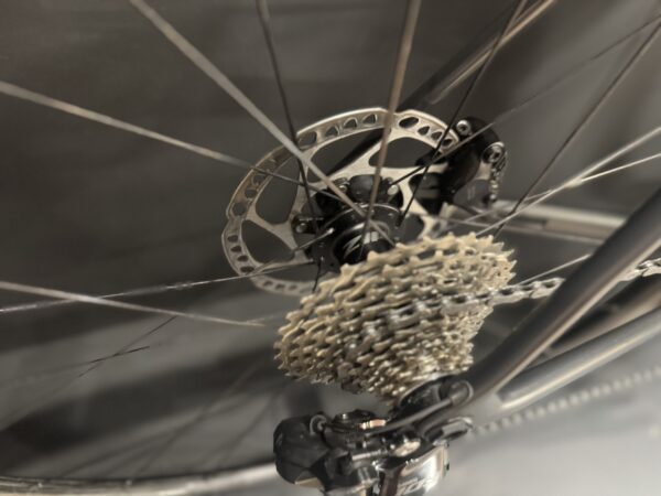 Orbea Orca M30 105 Di2 Carbon Disc Road Bike 2025 - 53cm - Image 7