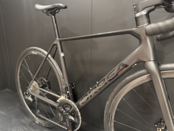 Orbea Orca M30 105 Di2 Carbon Disc Road Bike 2025 - 53cm - Image 10