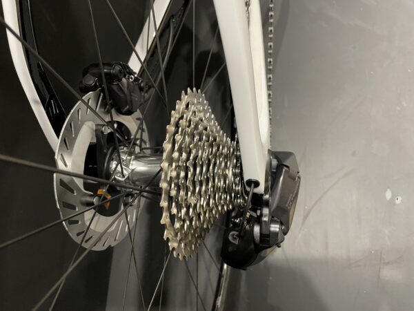 NEW Pinarello Prince TiCR Ultegra Di2 Carbon Disc Road Bike 2023 - 515mm - Image 10