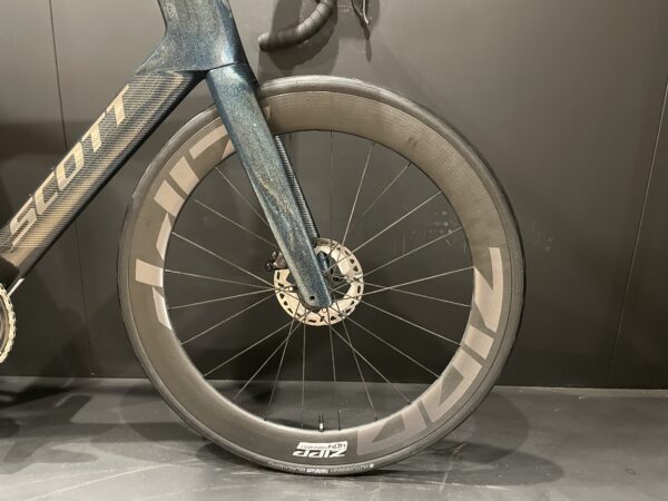 Scott Foil RC Pro Ultegra Di2 Zipp 404 FC Carbon Disc Road Bike 2023 - XL - Image 4