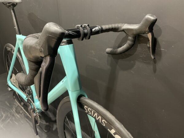 Bianchi Specialissima CV Ultegra Di2 Carbon Disc Road Bike 2022 - 61cm - Image 3