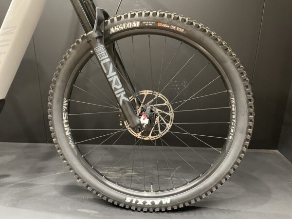Canyon Spectral ON CF 7.0 900Wh Carbon Disc E-MTB - 2024 - Large - 75 Miles - Image 6