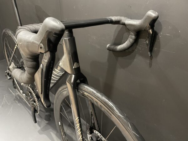 Canyon Ultimate CFR Dura-Ace Di2 ENVE Carbon Disc Road Bike 2025 - Medium - 6.9Kg - Image 3