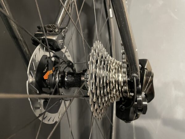 Canyon Ultimate CFR Dura-Ace Di2 ENVE Carbon Disc Road Bike 2025 - Medium - 6.9Kg - Image 10