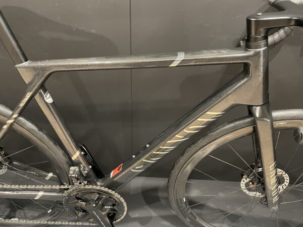 Canyon Ultimate CFR Dura-Ace Di2 ENVE Carbon Disc Road Bike 2025 - Medium - 6.9Kg - Image 2