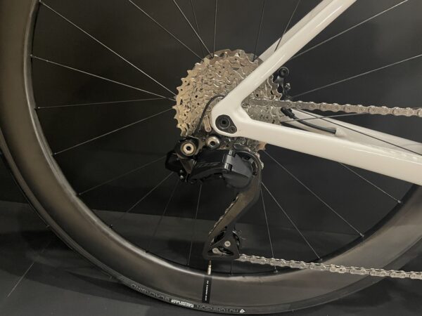 Ex-Display Colnago V3 105 Di2 Carbon Disc Road Bike 2023 - 48s - Image 8