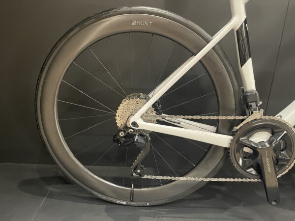 Ex-Display Colnago V3 105 Di2 Carbon Disc Road Bike 2023 - 48s - Image 9