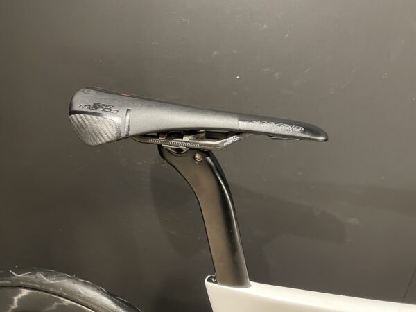 Pinarello Dogma F Dura-Ace Di2 Carbon Disc Road Bike 2023 - 54cm - Image 11