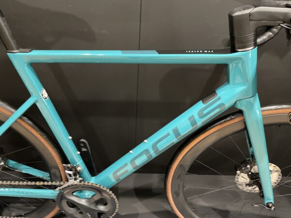 Focus Izalco Max 8.9 Ultegra Carbon Disc Road Bike 2022 - Large - Image 2