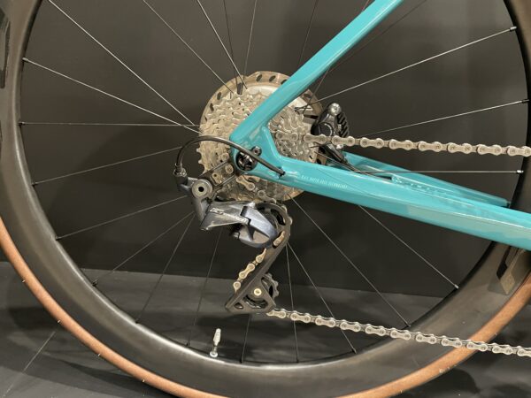 Focus Izalco Max 8.9 Ultegra Carbon Disc Road Bike 2022 - Large - Image 8