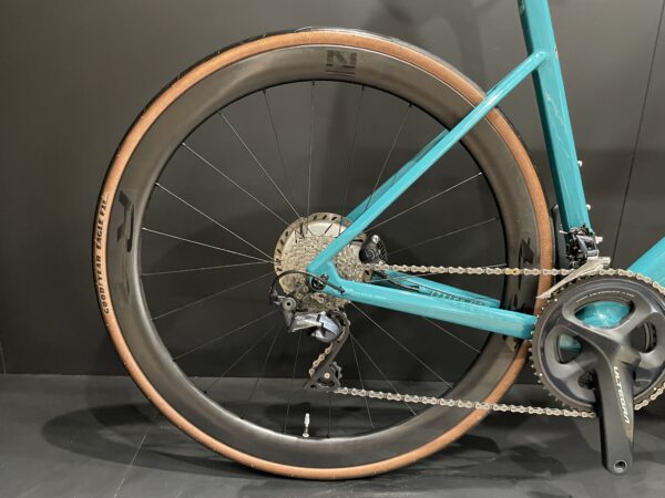 Focus Izalco Max 8.9 Ultegra Carbon Disc Road Bike 2022 - Large - Image 9