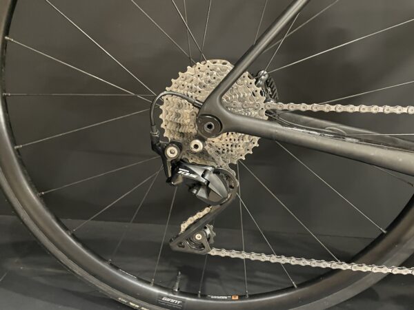 Giant TCR Advanced 2 105 Carbon Disc Road Bike 2021 - M/L - Image 8