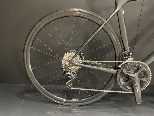 Giant TCR Advanced 2 105 Carbon Disc Road Bike 2021 - M/L - Image 9